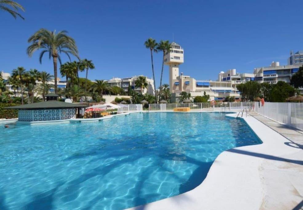Eden Costa Lago Primera Linea De Mar Torremolinos Dış mekan fotoğraf
